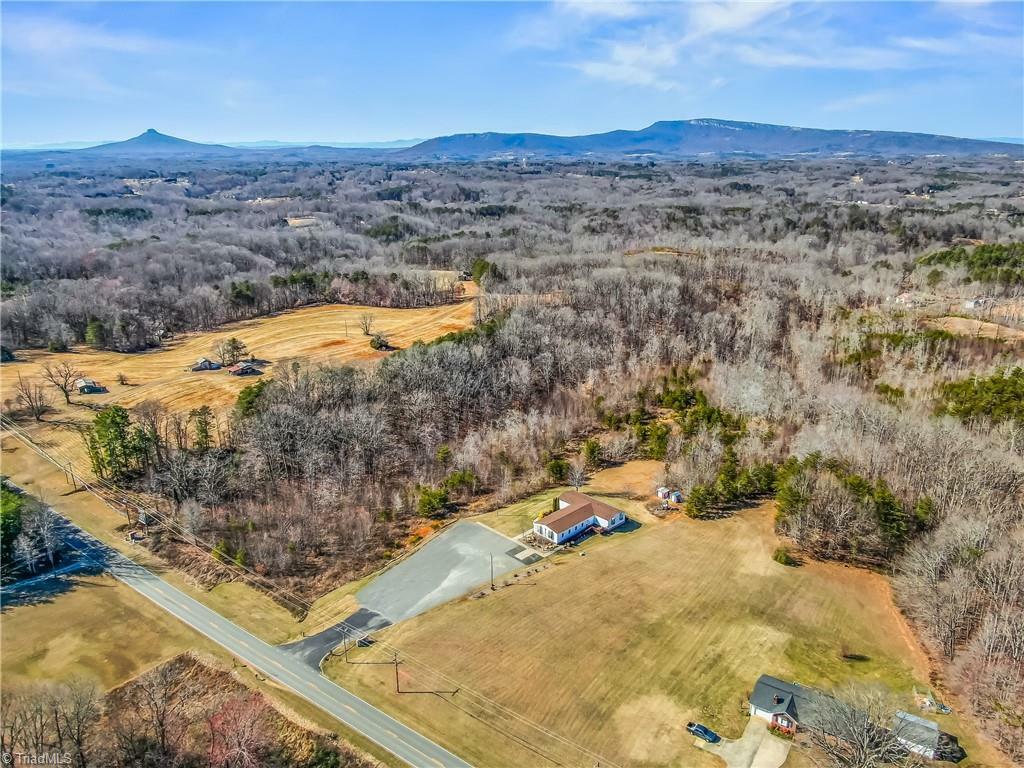 Property Photo: 1255 Mountain View Road NC 27021