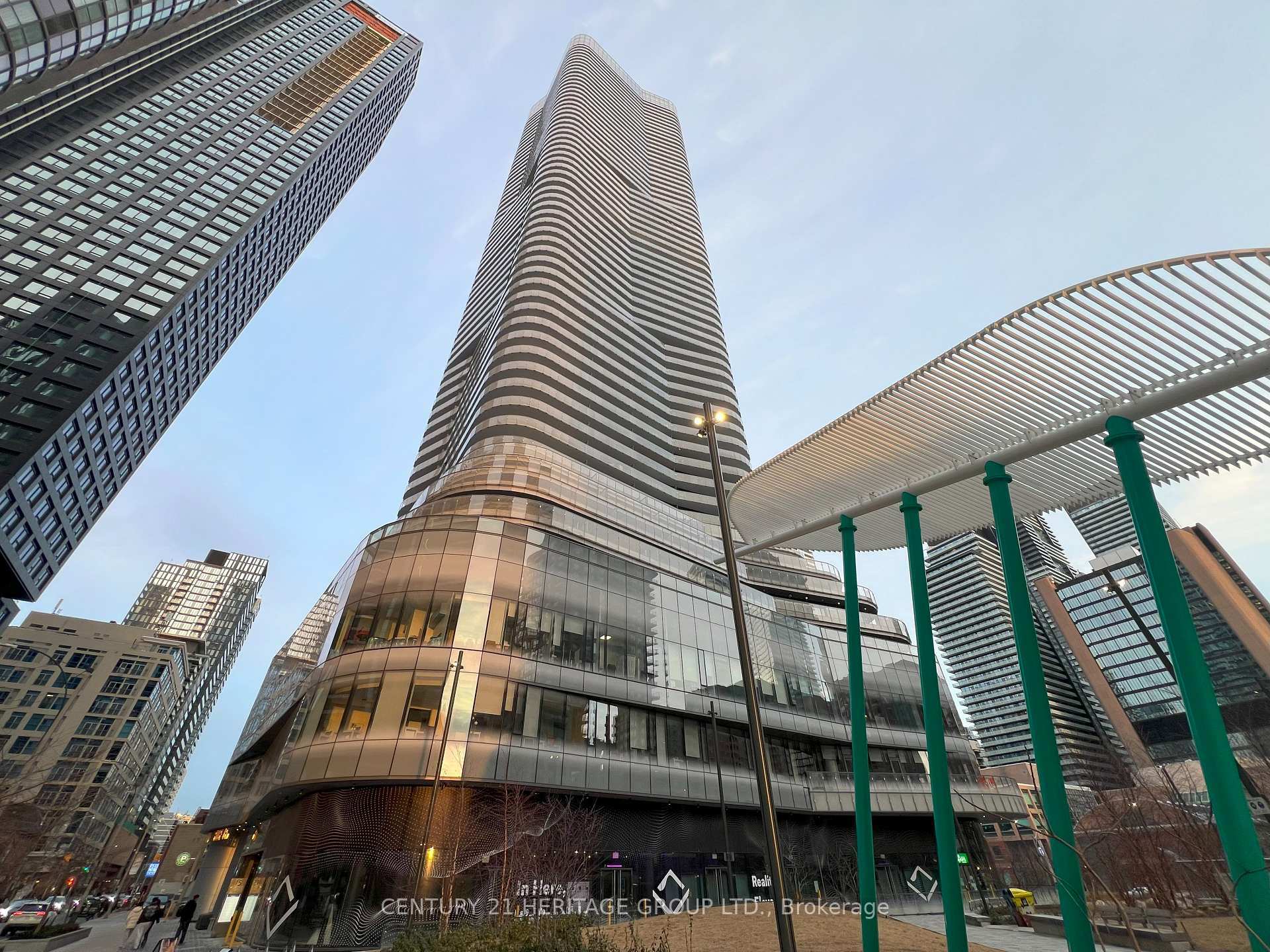Photo de la propriété: 11 Wellesley Street W 6009 ON M4Y 0G4