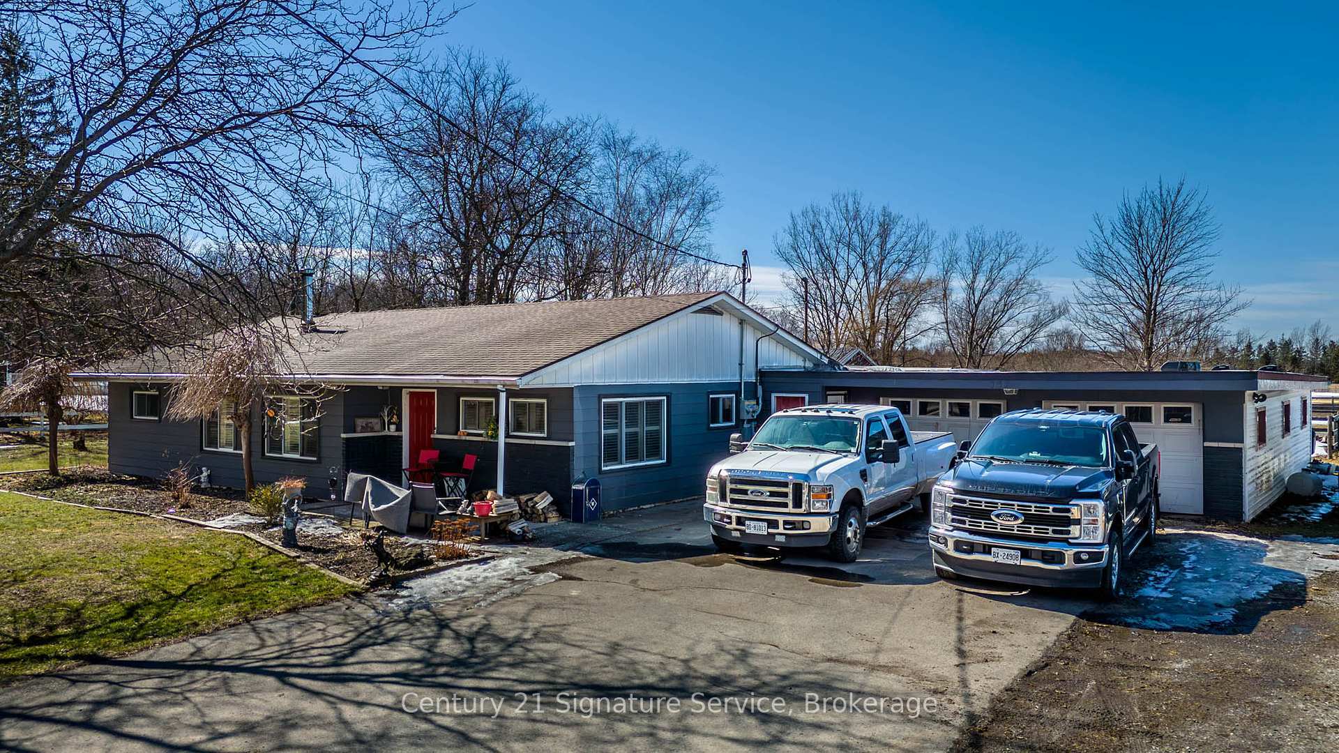 Property Photo:  752 Empire Road  ON L0S 1R0 