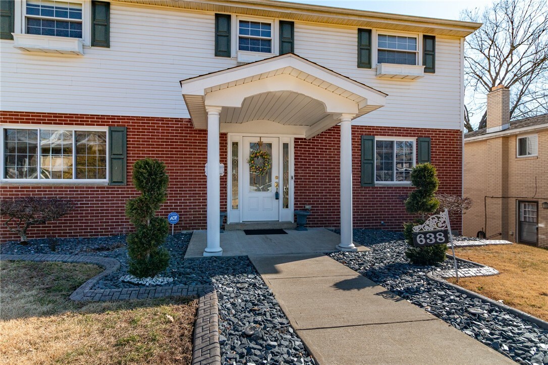 Property Photo: 638 Cleveland Dr PA 15068