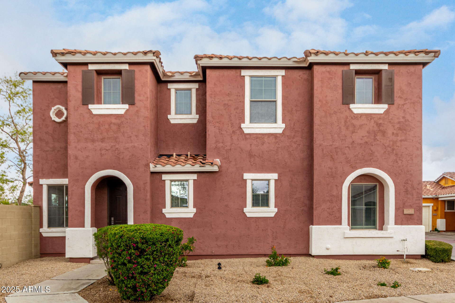 Property Photo:  924 E Redondo Drive  AZ 85296 