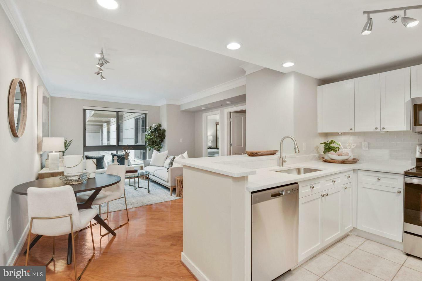 Property Photo:  777 7th Street NW 1013  DC 20001 