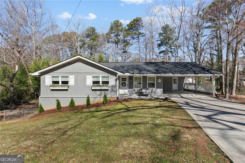 Property Photo: 1300 Valley Court GA 30075