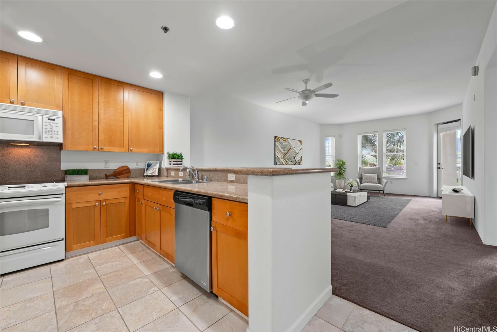 Property Photo:  520 Lunalilo Home Road 8203  HI 96825 