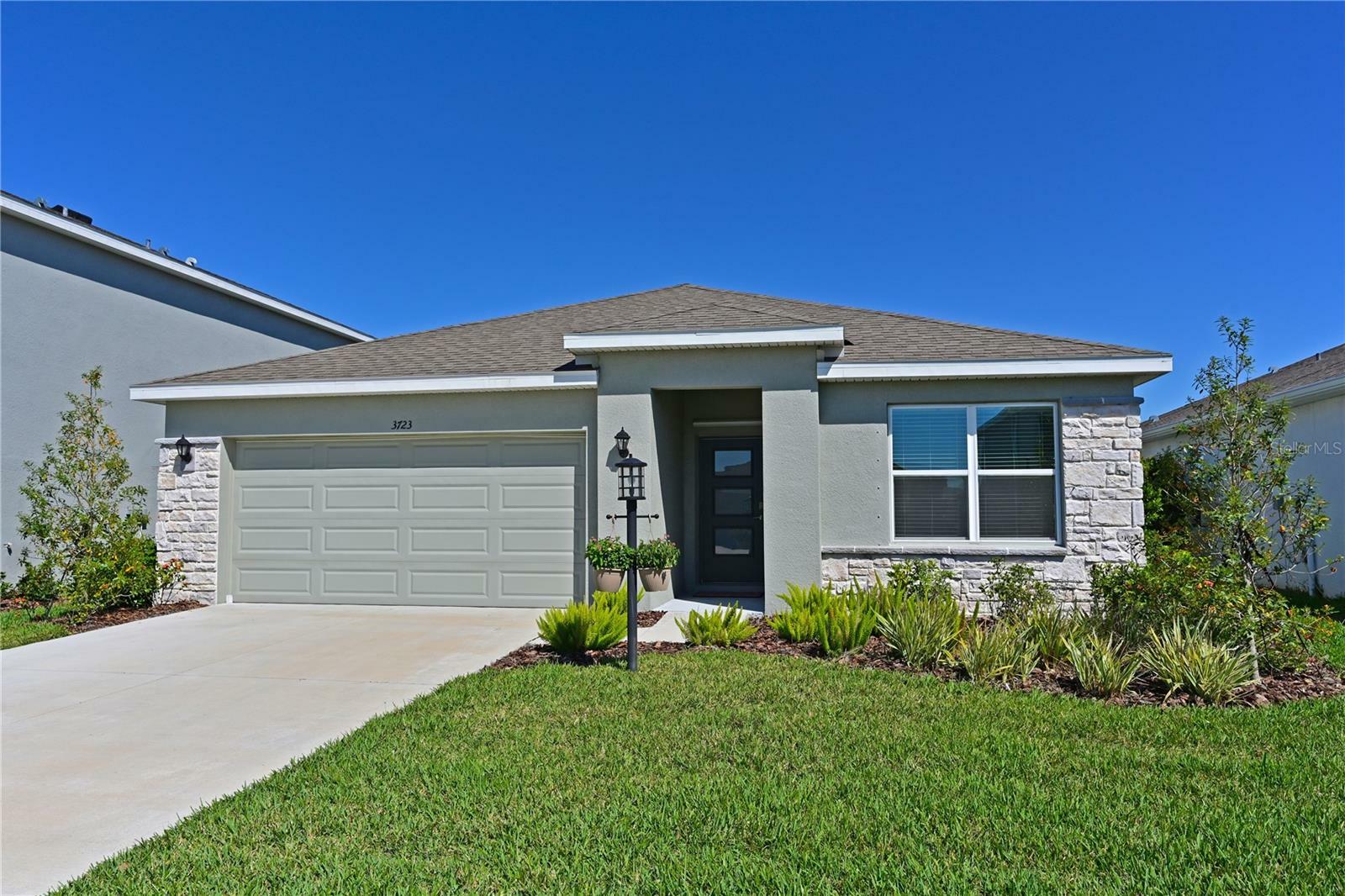 Property Photo: 3723 Hatchery Way FL 34211