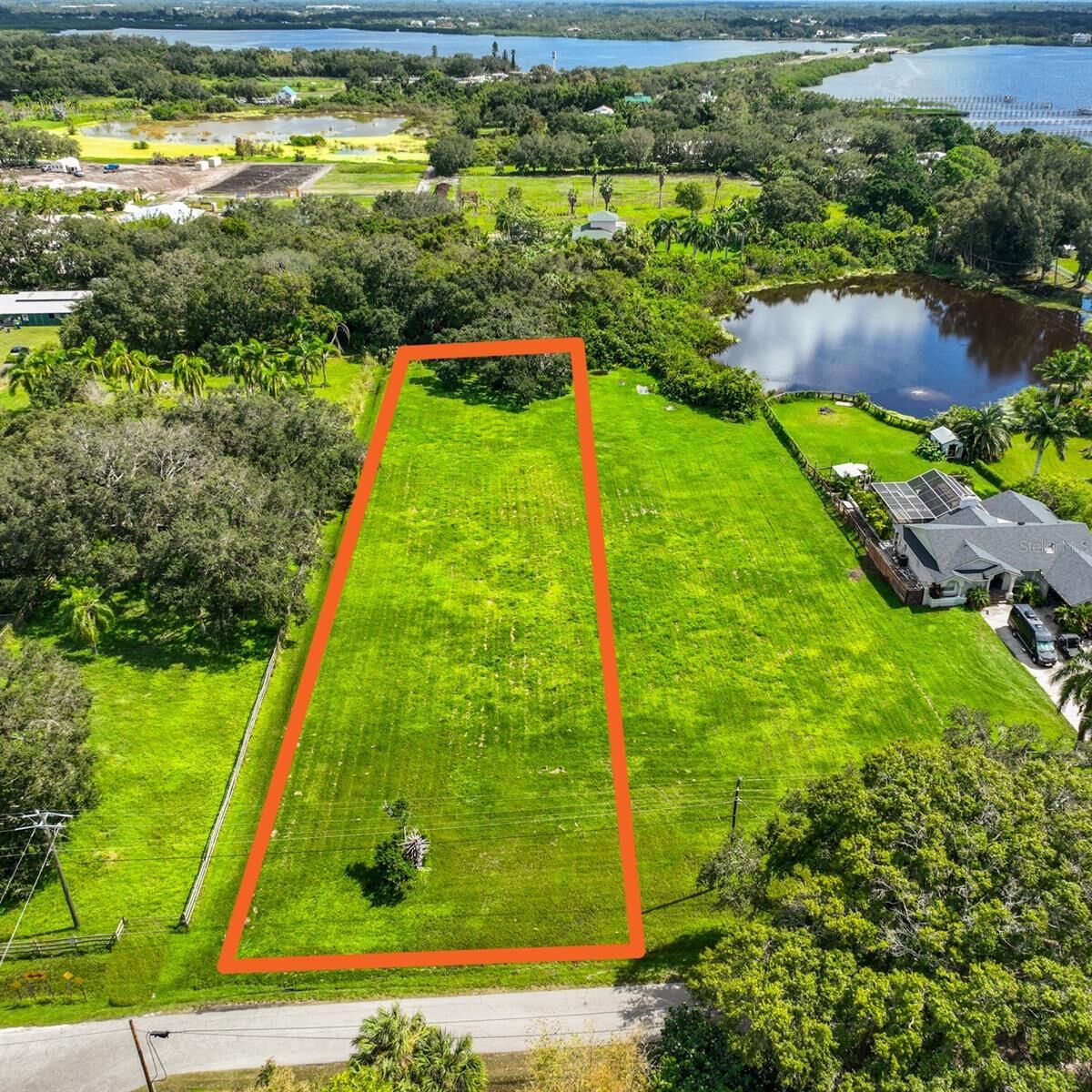 Property Photo: 1484 Center Road FL 34250