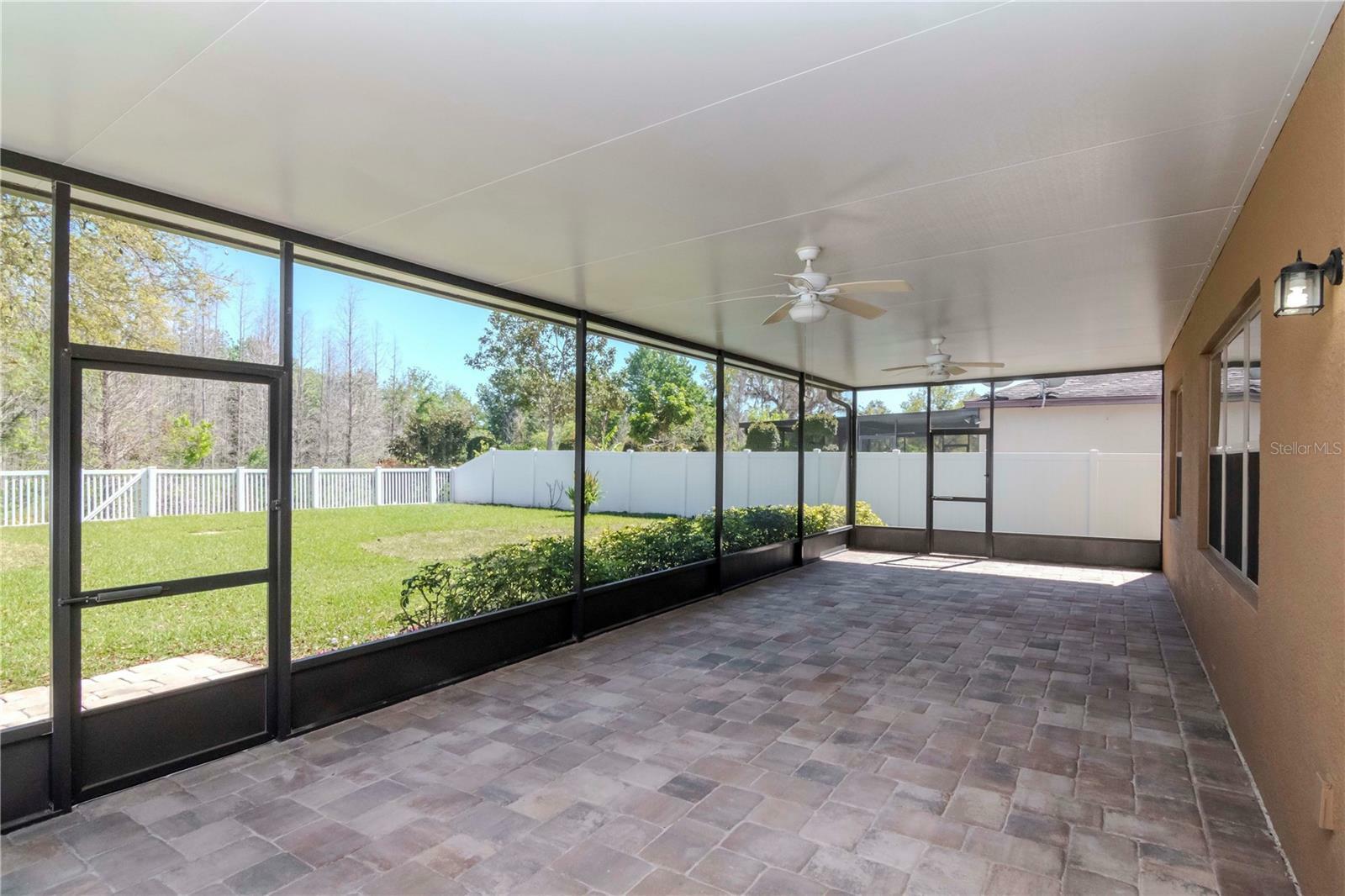 Property Photo: 2208 Landside Drive FL 33594