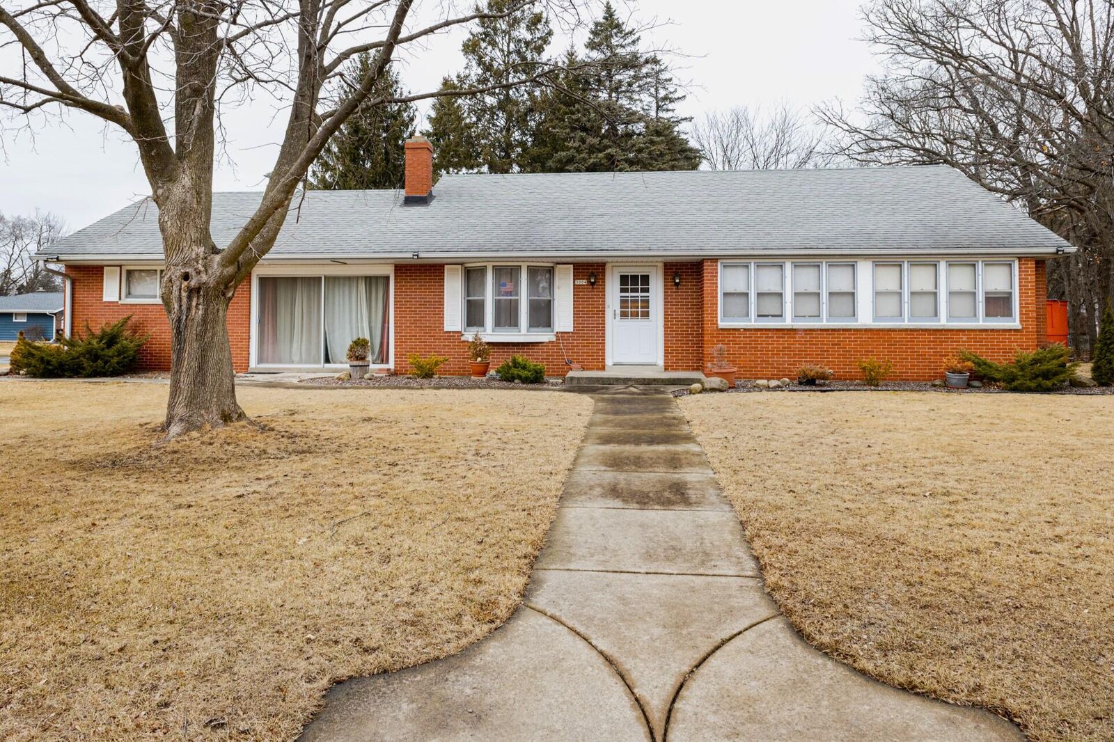Property Photo:  3004 Elm St  WI 53120 