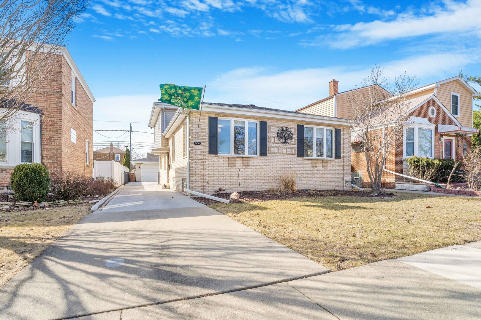 Property Photo:  2430 S 3rd Avenue  IL 60546 