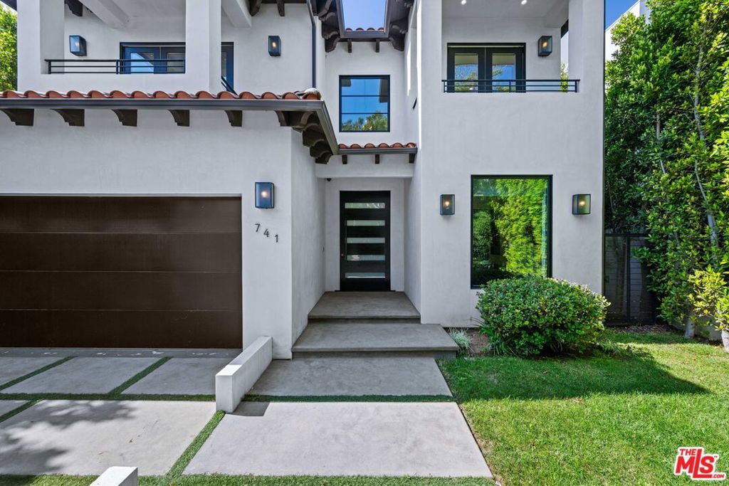 Property Photo:  741 N Vista Street  CA 90046 
