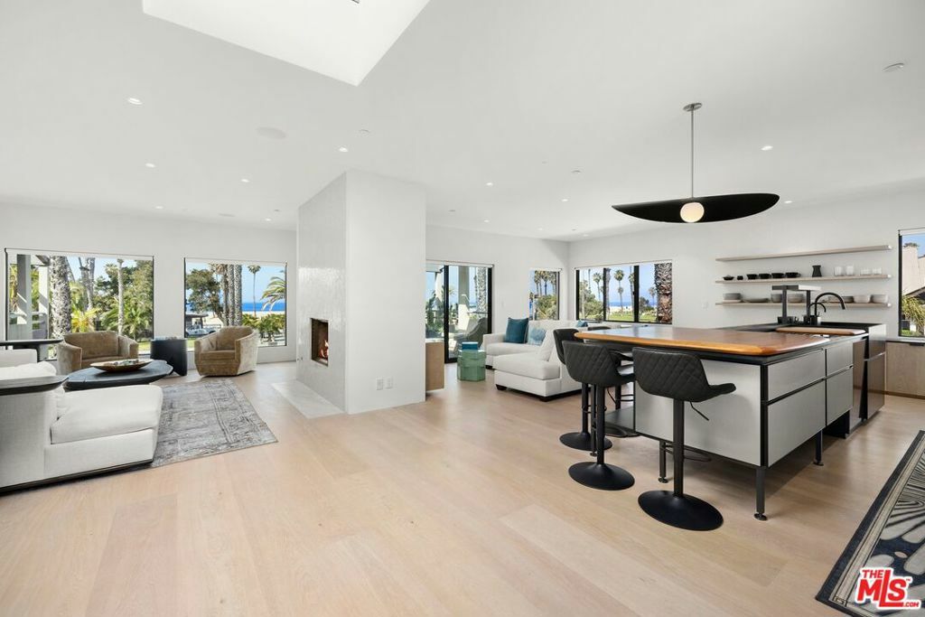 Property Photo: 10 Ocean Park Boulevard 1 CA 90405