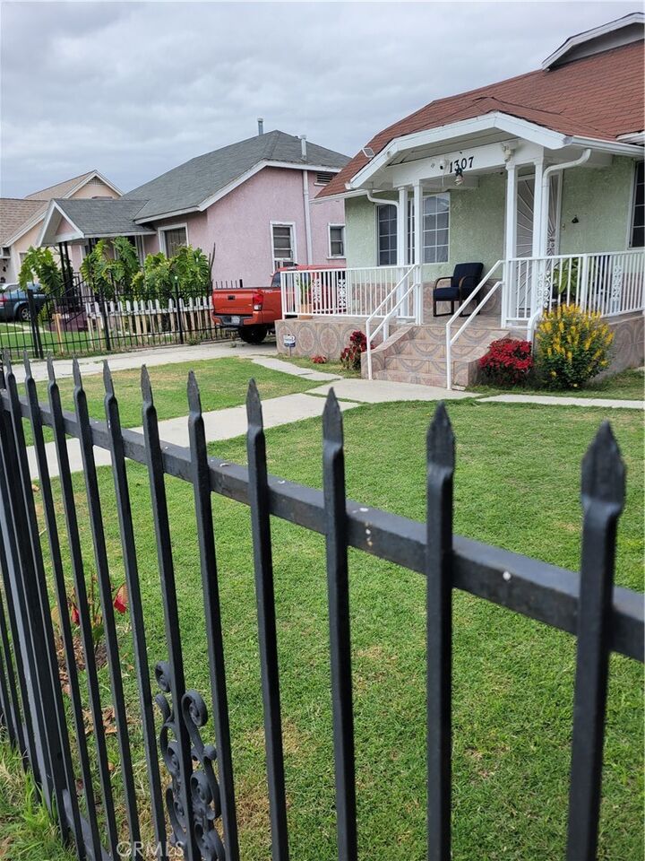 Property Photo:  1307 W 77th Street  CA 90044 