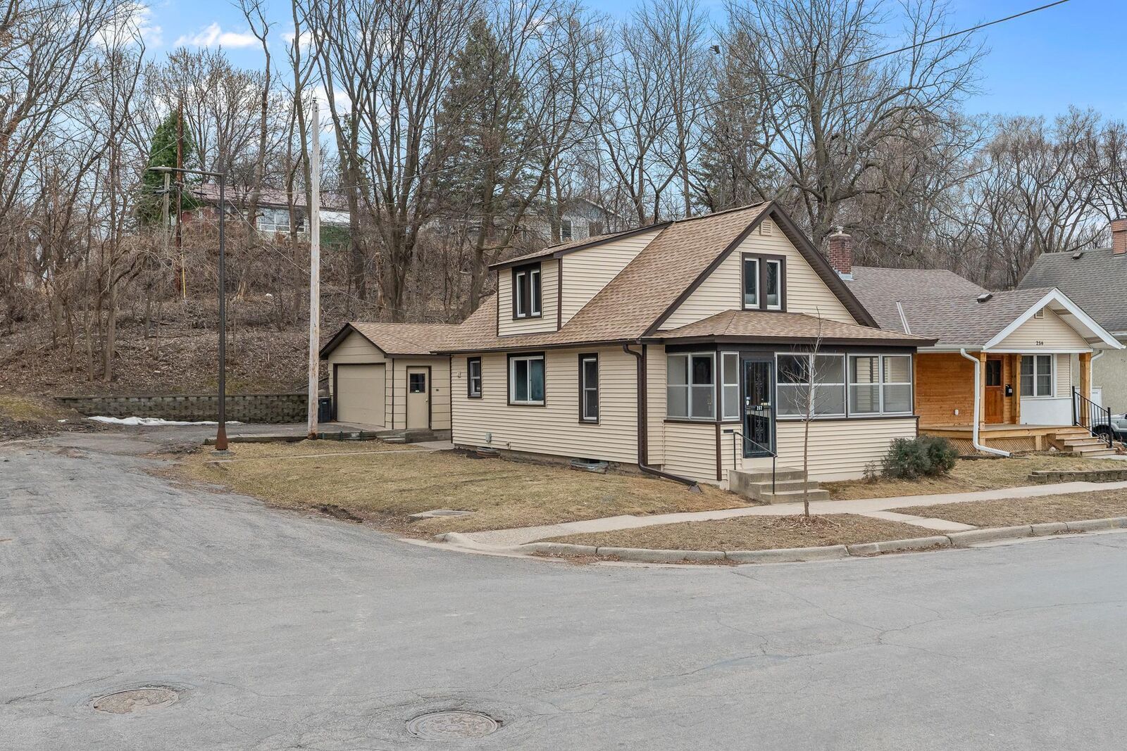 Property Photo:  262 Curtice Street E  MN 55107 