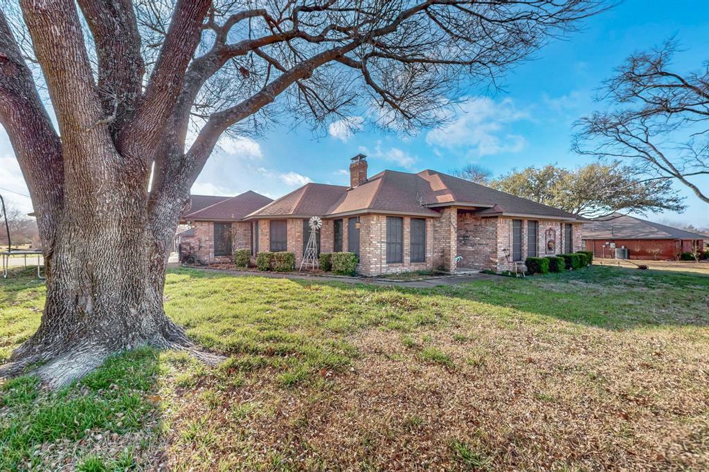 Property Photo: 15526 Brookhollow Circle TX 75126
