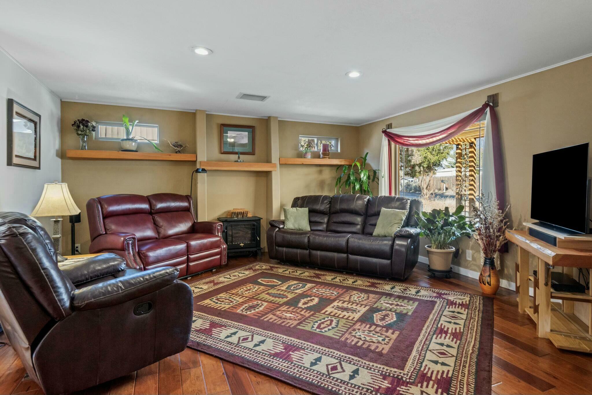 Property Photo: 2841 NE Shepard Road OR 97701