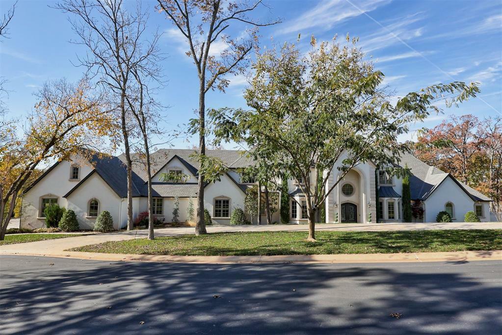 Property Photo: 2747 Walking Woods Trail OK 73049