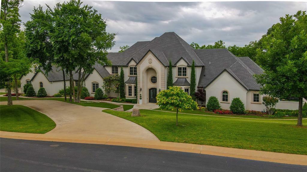 Property Photo: 2747 Walking Woods Trail OK 73049