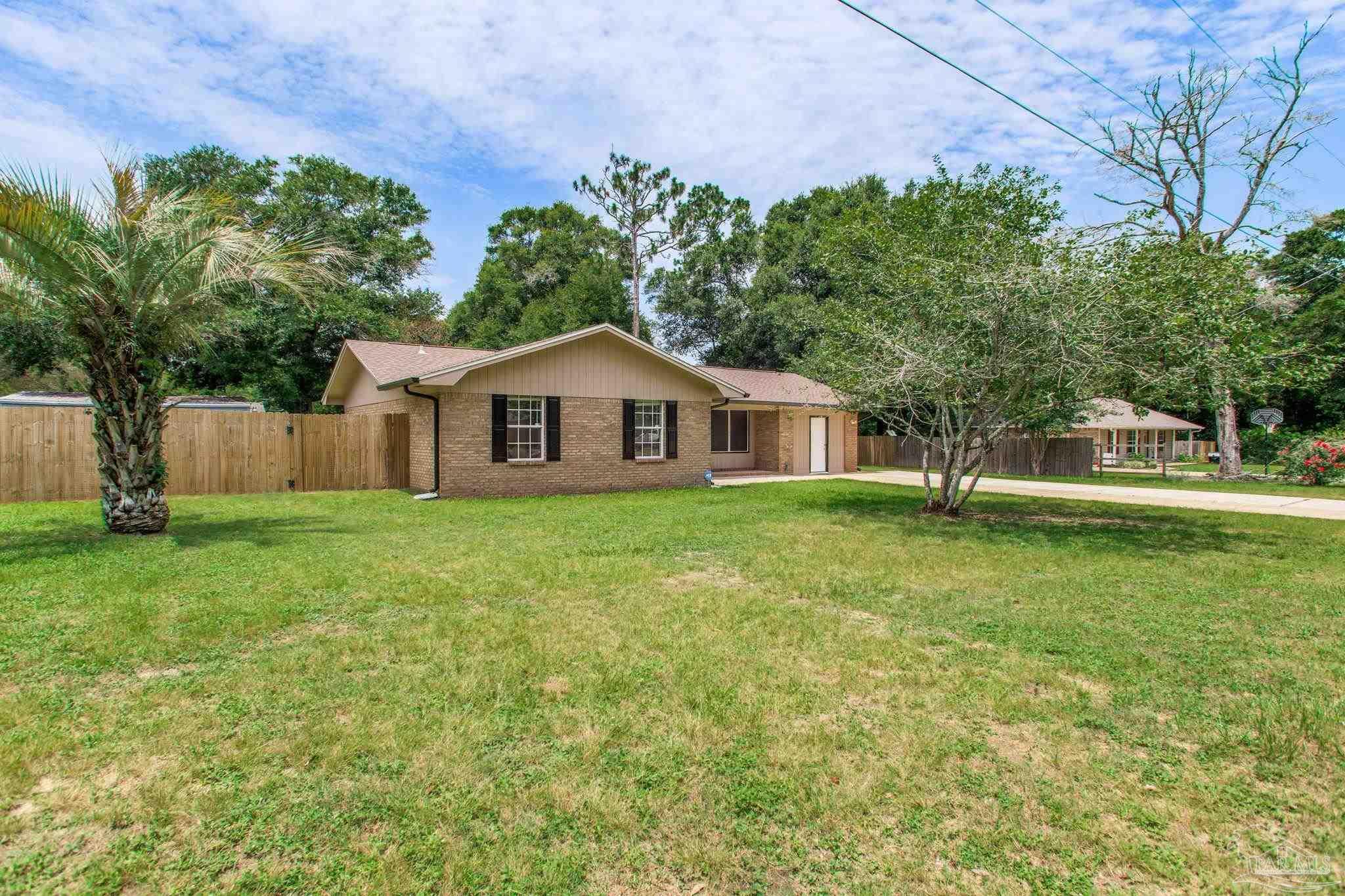 Property Photo:  5435 Lucy Ln  FL 32570 