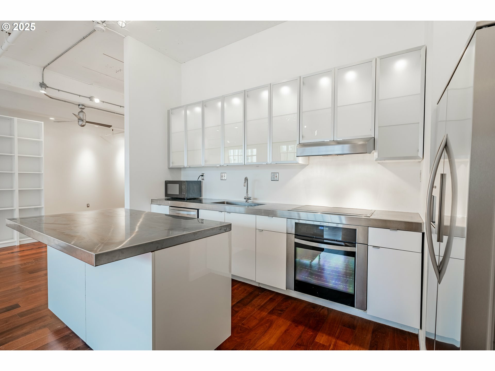 Property Photo: 1314 NW Irving St 202 OR 97209
