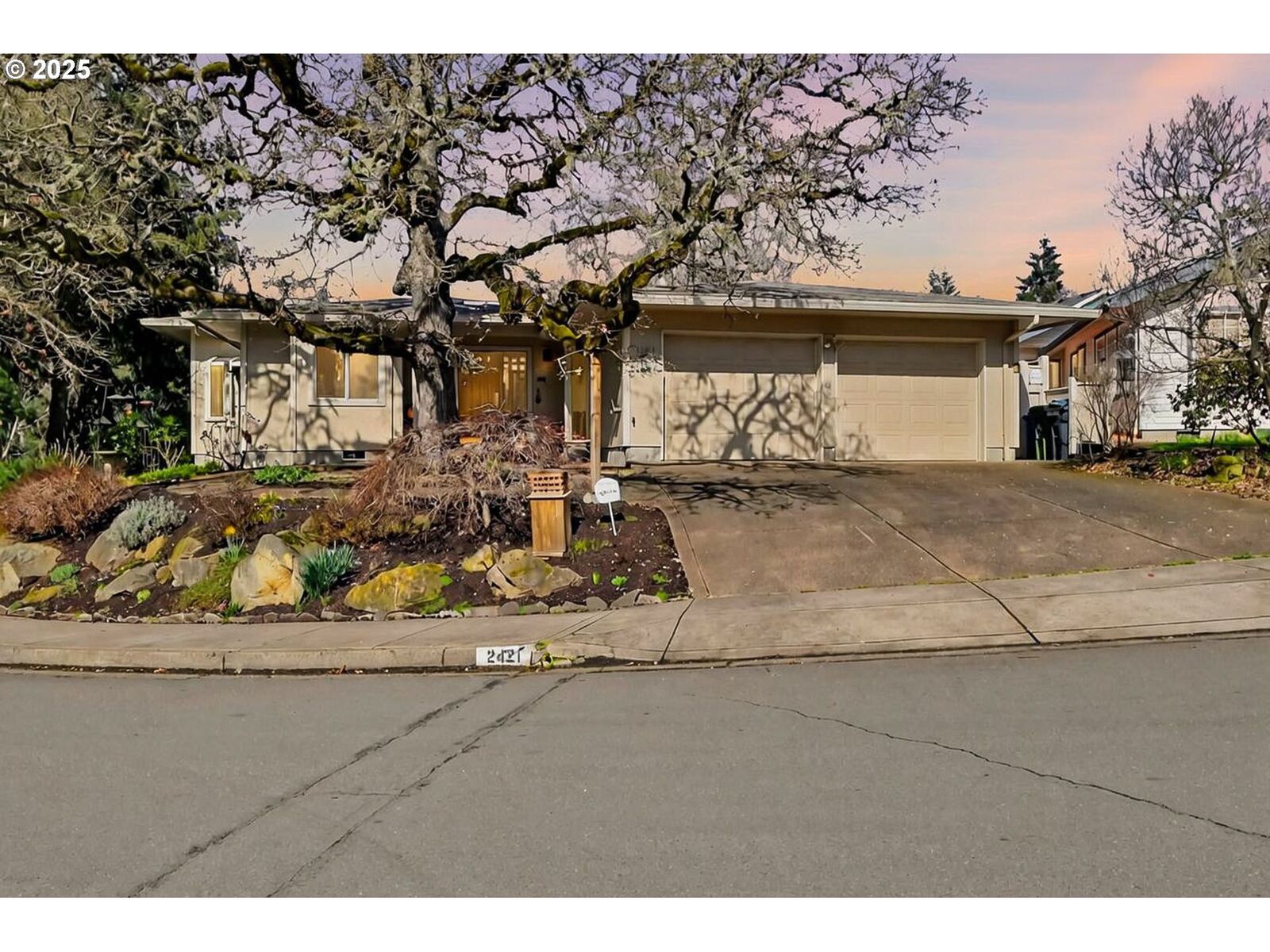Property Photo: 2421 Greiner St OR 97405