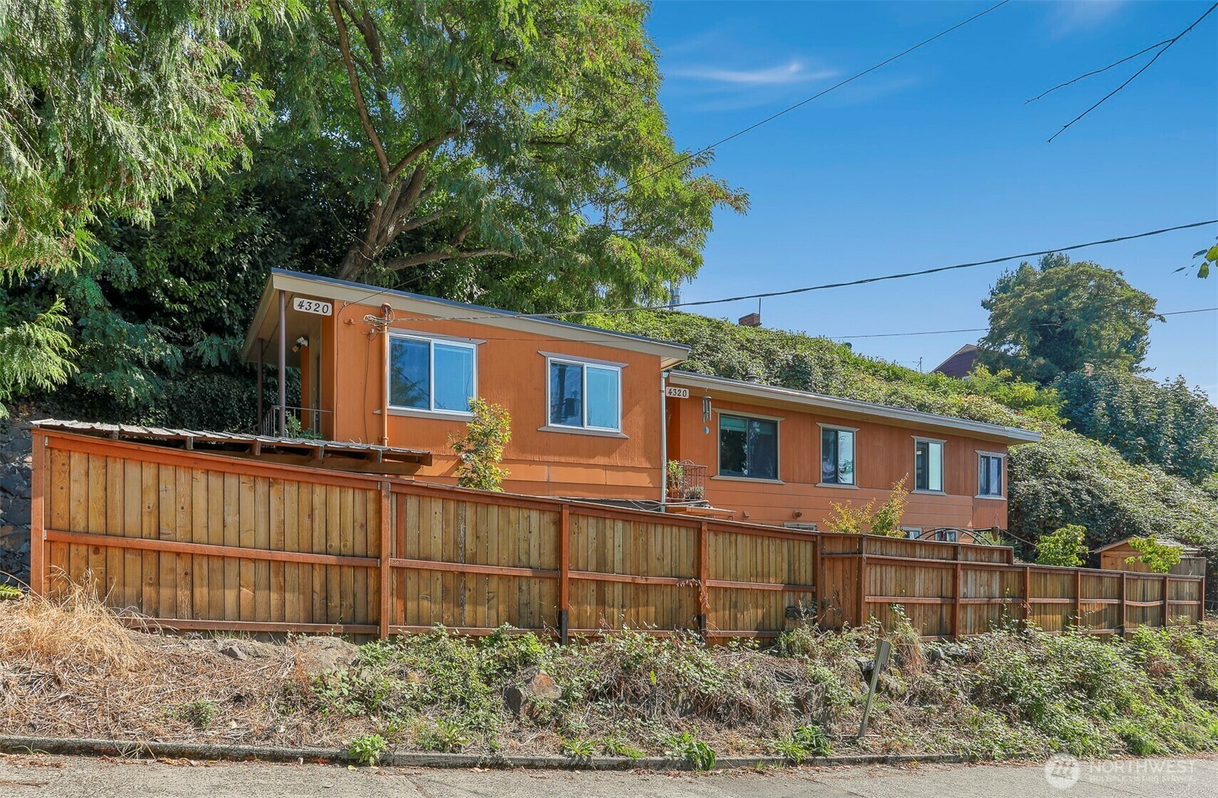 Property Photo: 4320 Palatine Avenue N WA 98103