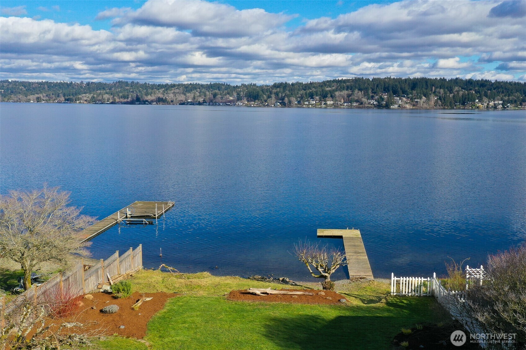 Property Photo: 1818 W Lake Sammamish Parkway SE WA 98008