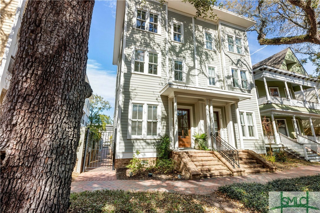 Property Photo: 212 W Gwinnett Street GA 31401