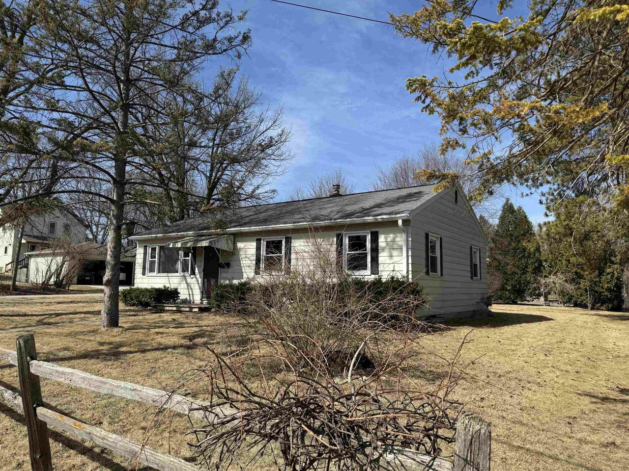 Property Photo:  428 Linden Avenue  WI 53027 