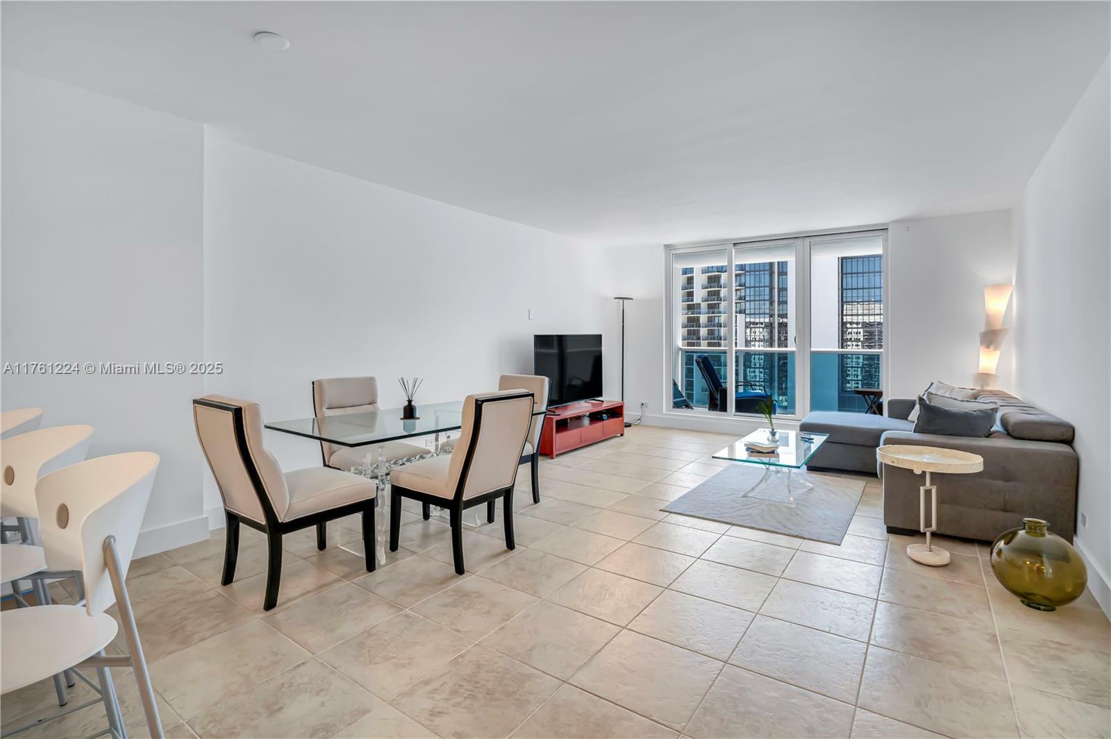 Property Photo:  2301 Collins Ave 1501  FL 33139 