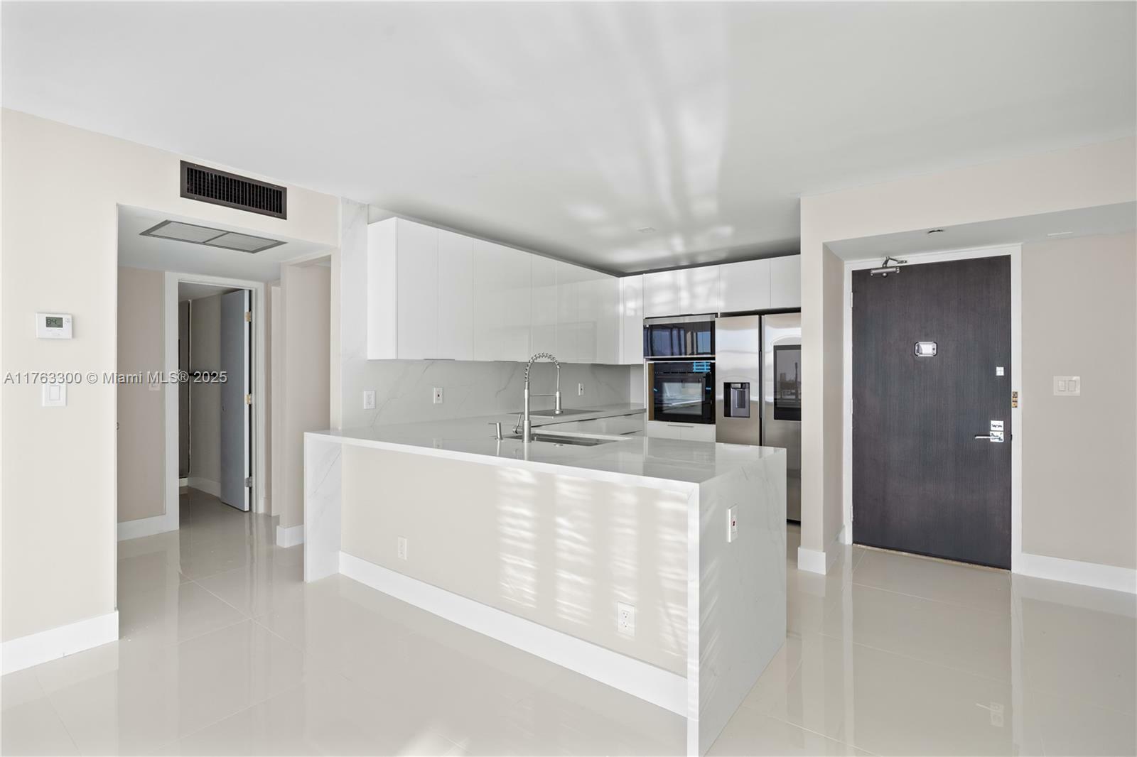 Property Photo: 20335 W Country Club Dr 1509 FL 33180