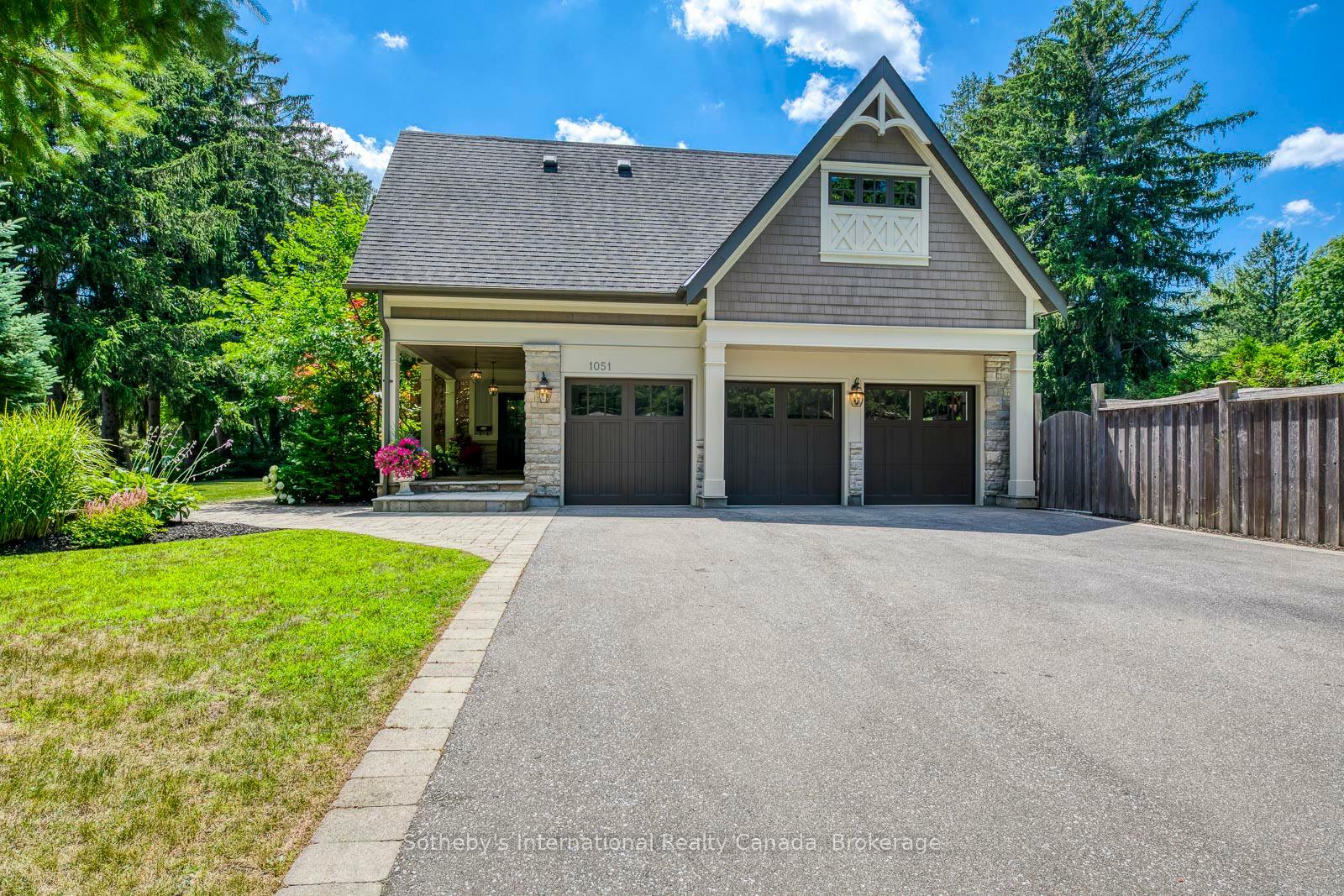 Property Photo: 1051 Pinewood Avenue ON L6J 2A2