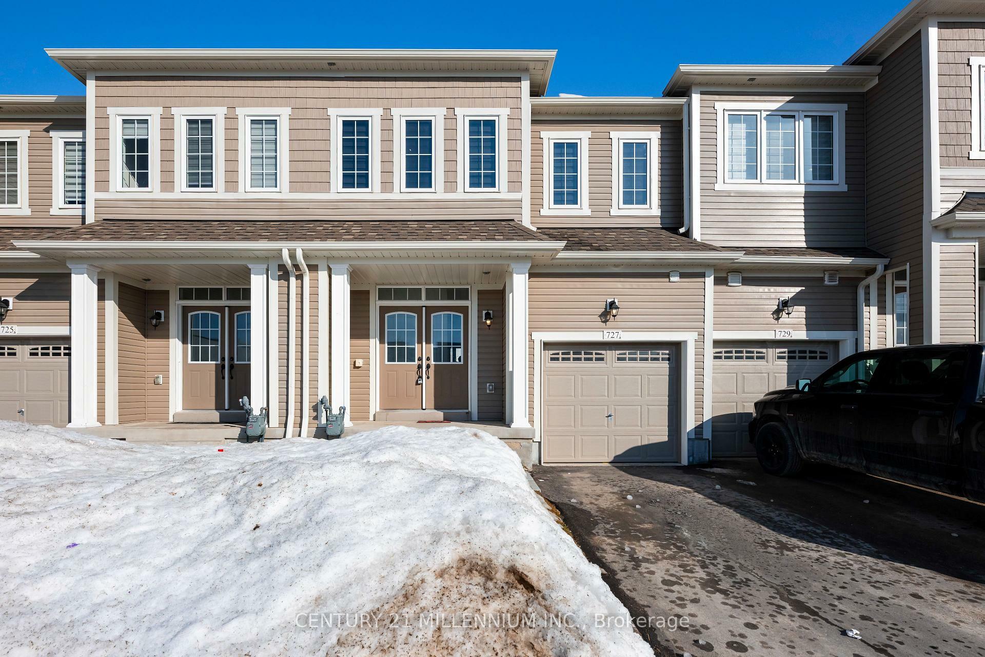 Photo de la propriété:  727 Potawatomi Crescent  ON L2A 4R5 