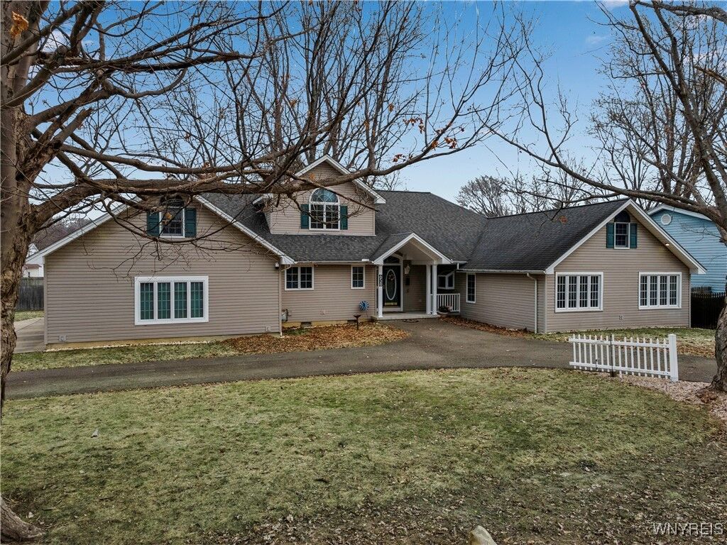 Property Photo:  658 Beach Road  NY 14006 