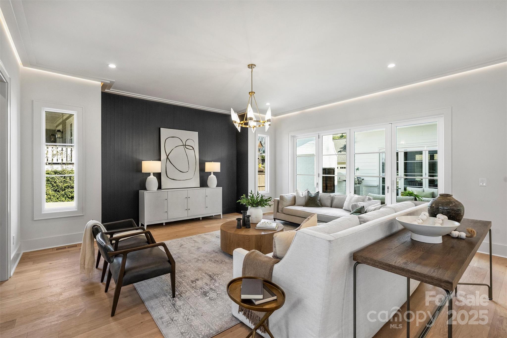 Property Photo: 2325 Winthrop Avenue NC 28203