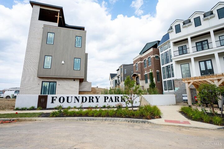 Property Photo: 2920 Three Oaks Lane OH 45209