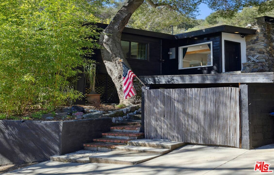Property Photo: 583 N Creek Trl CA 90290