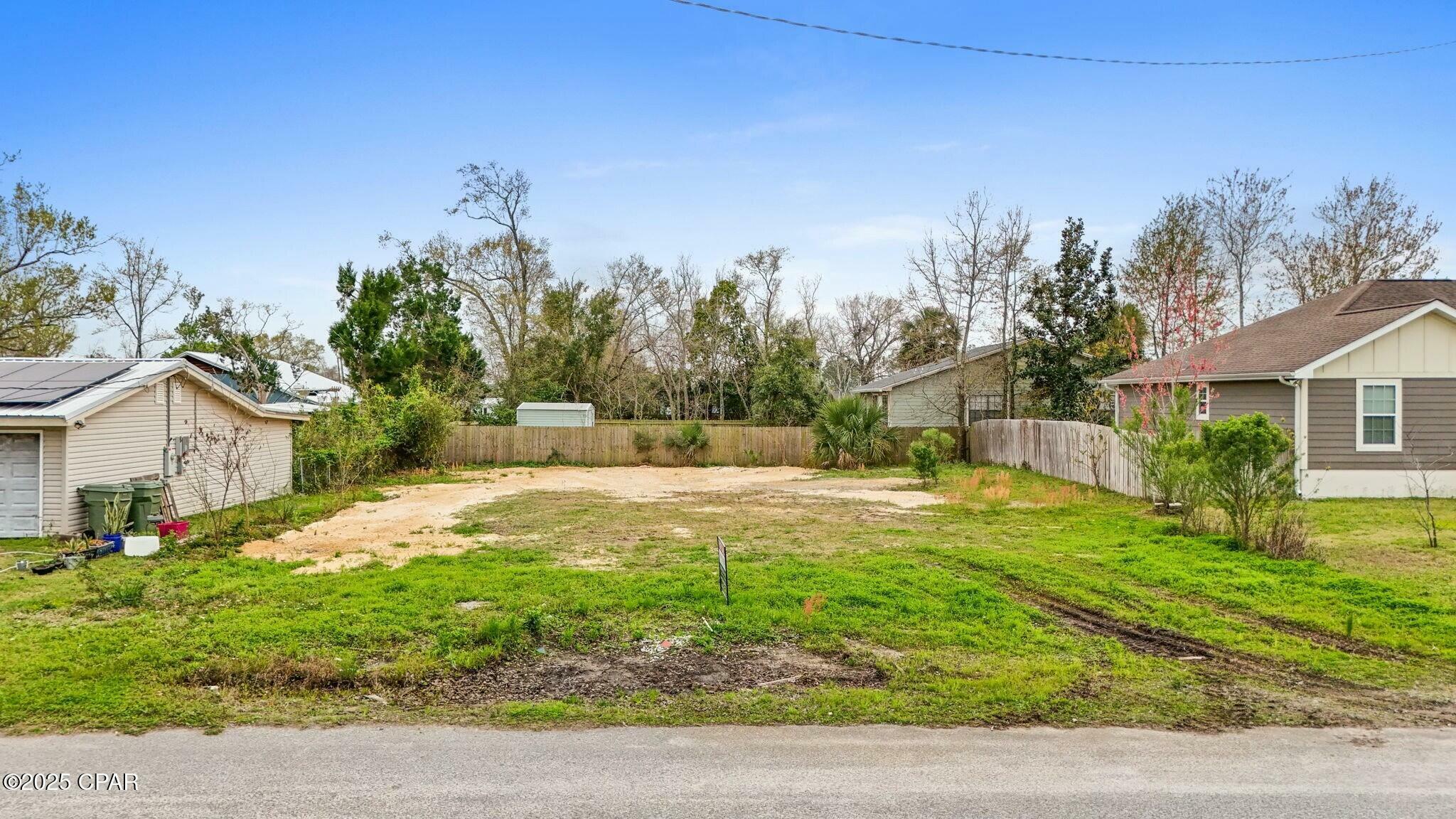 Property Photo: 905 W 3rd Street FL 32444