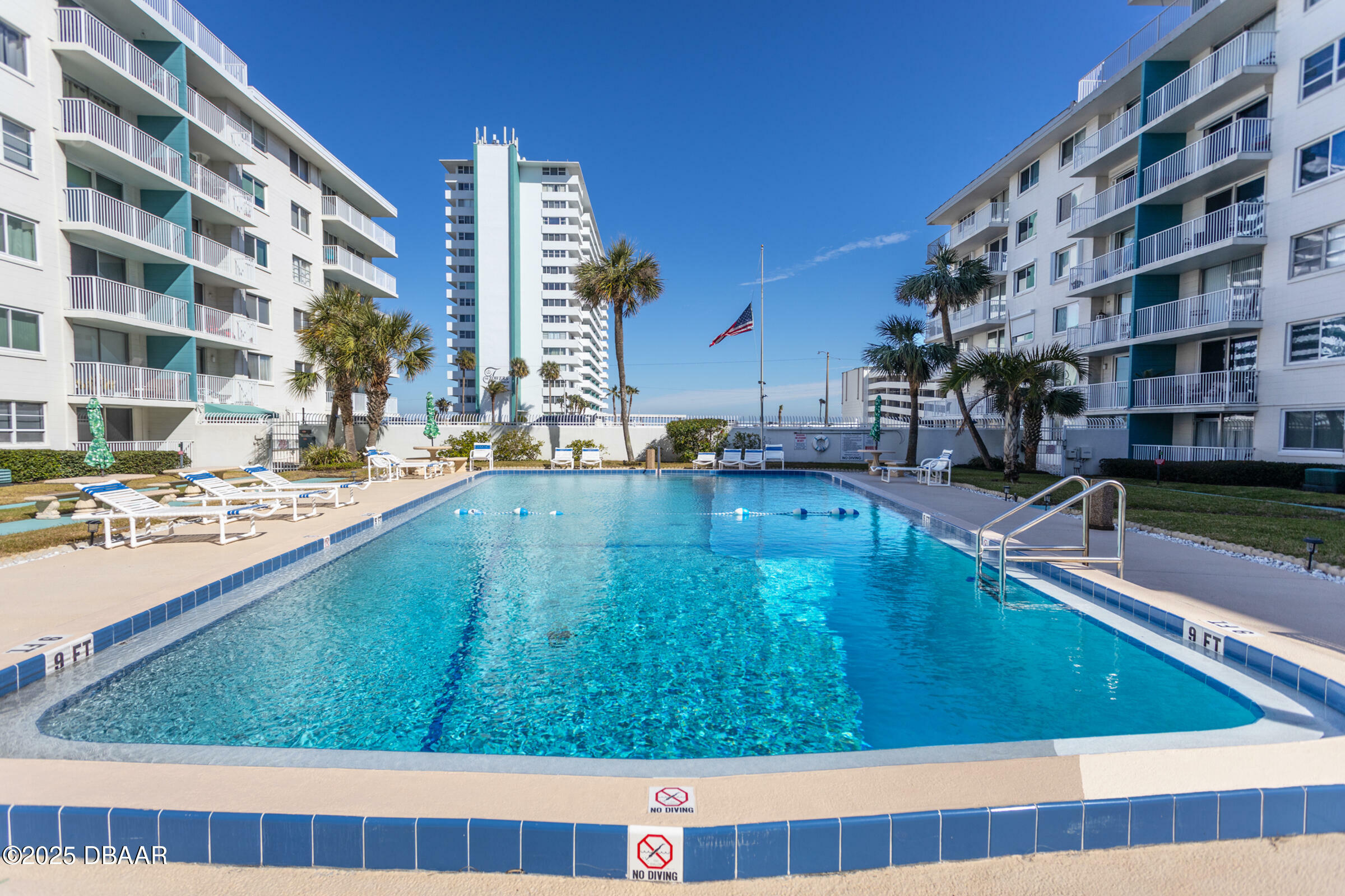 Property Photo: 2727 N Atlantic Avenue FL 32118