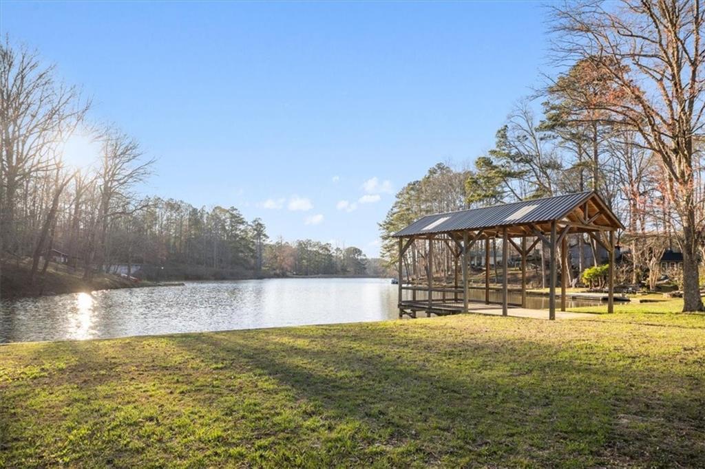 Property Photo: 579 Twin Mountain Lake Circle GA 30175