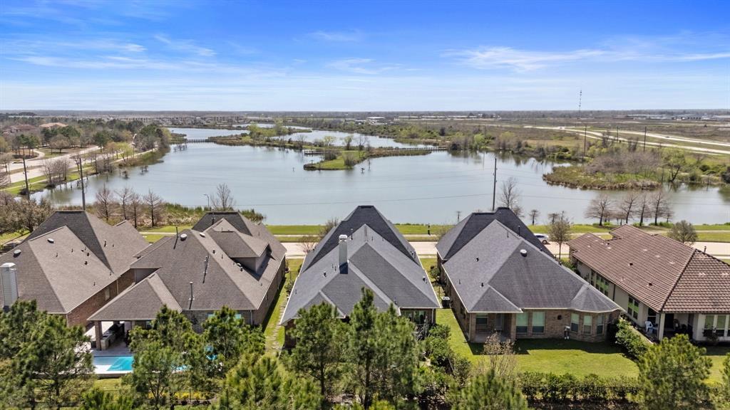 Property Photo: 10 Cottage Glen Lane TX 77441