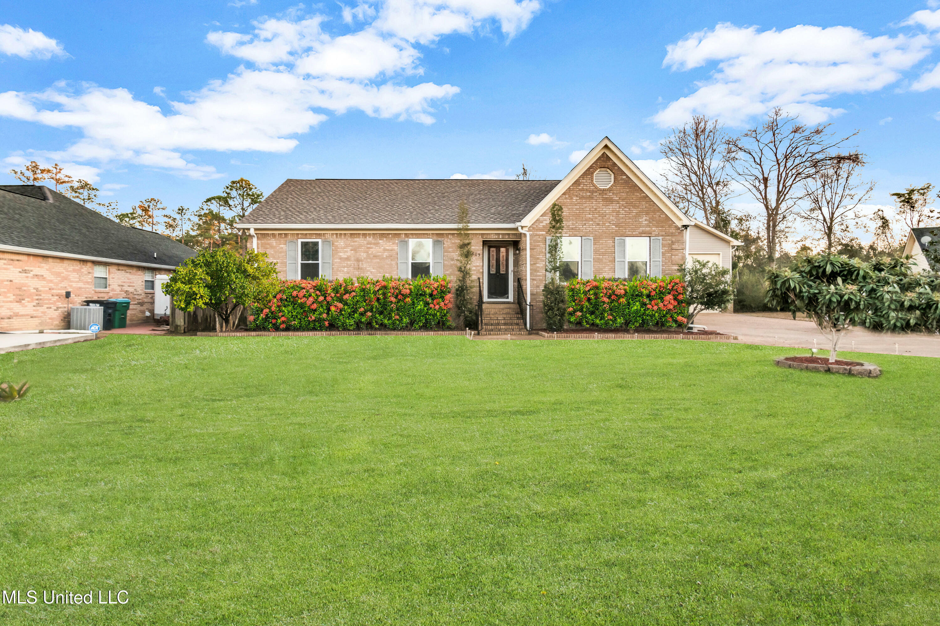 9609 Iroquois Avenue  Ocean Springs MS 39564 photo