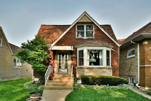 Property Photo:  6321 N Merrimac Avenue  IL 60646 