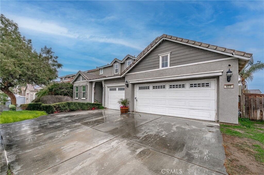 Property Photo:  477 Overleaf Way  CA 92582 