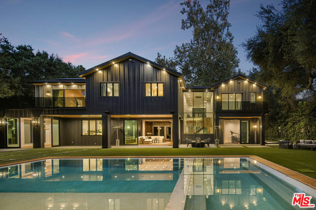 Property Photo: 4565 Encino Avenue CA 91316