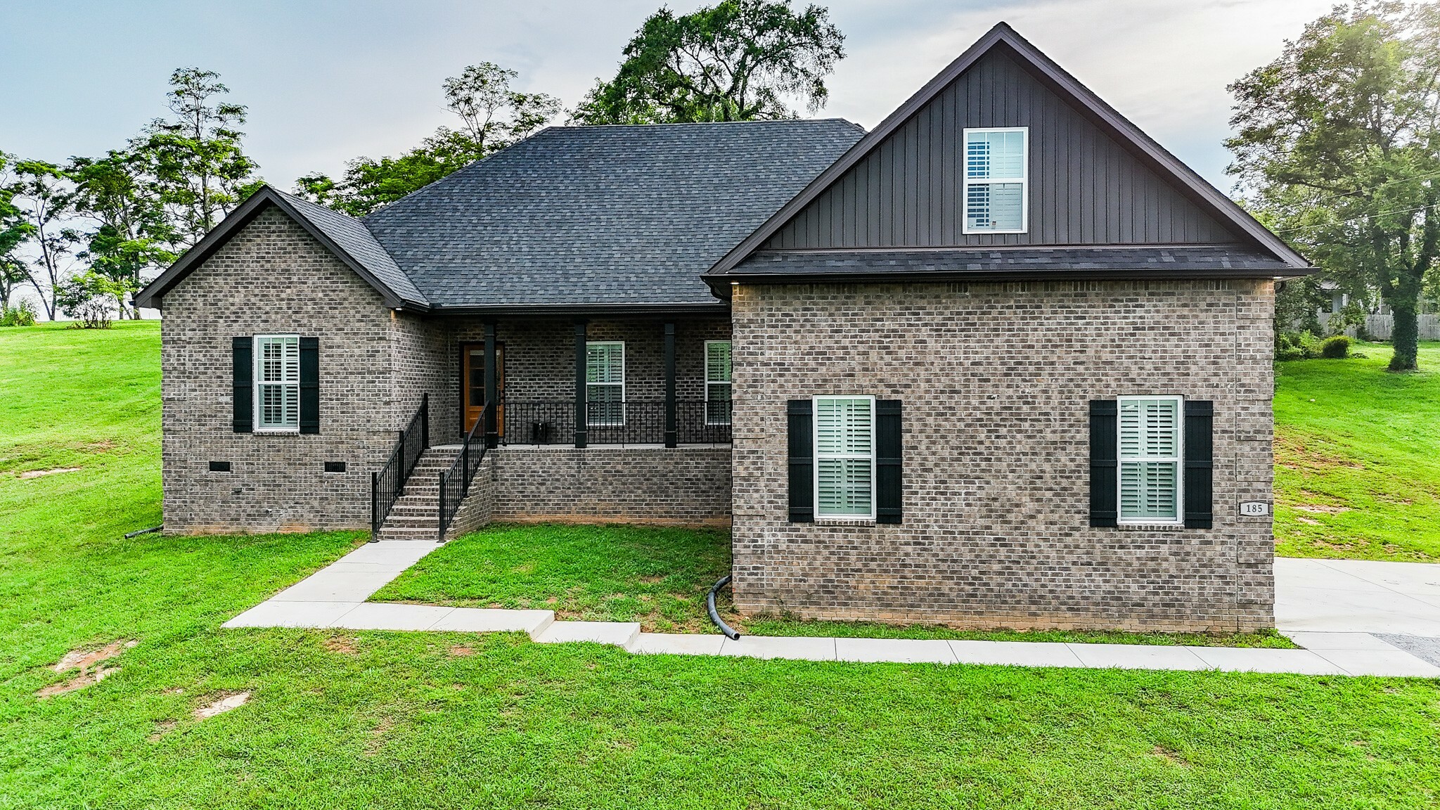 Property Photo: 185 Mullins Mill Rd TN 37160