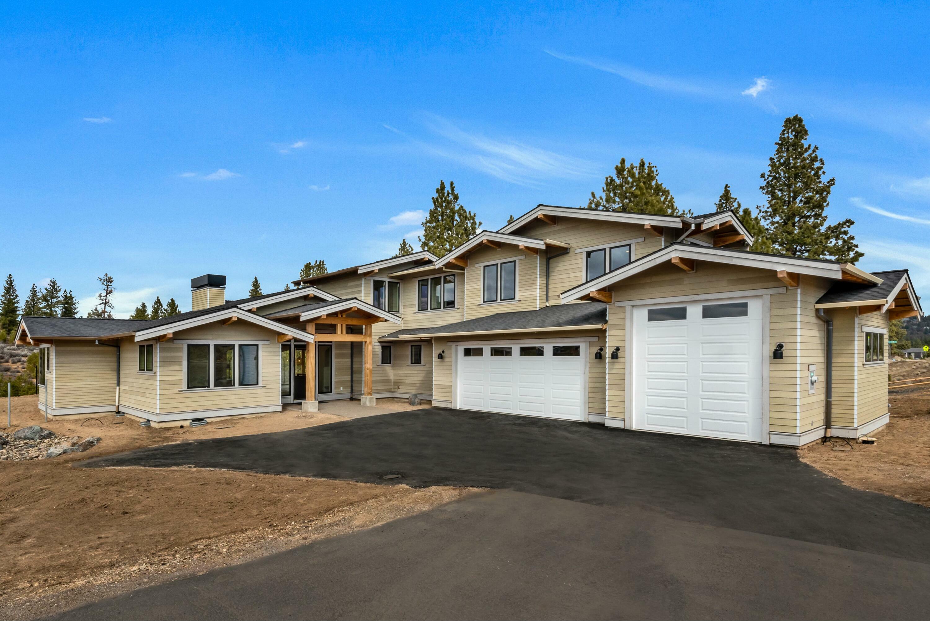 Property Photo: 3110 NW Crossing Drive OR 97703