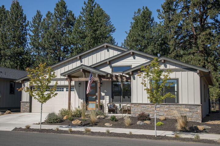 Property Photo: 1151 N Jantzen Court OR 97759