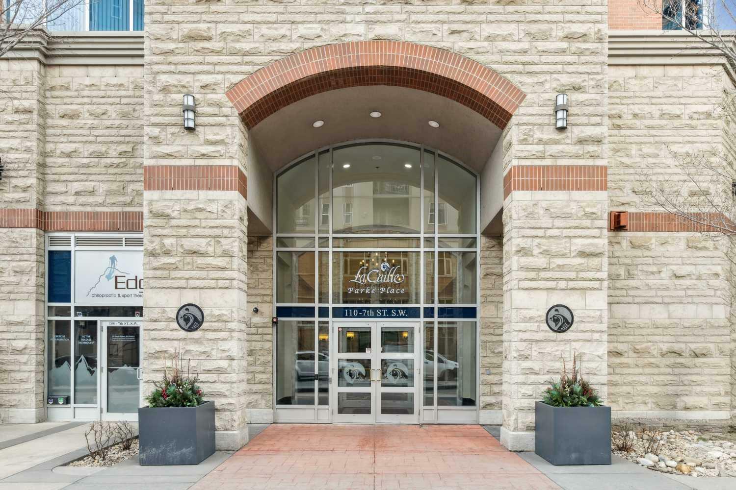 Property Photo:  110 7 Street SW 1101  AB T2P 5M9 