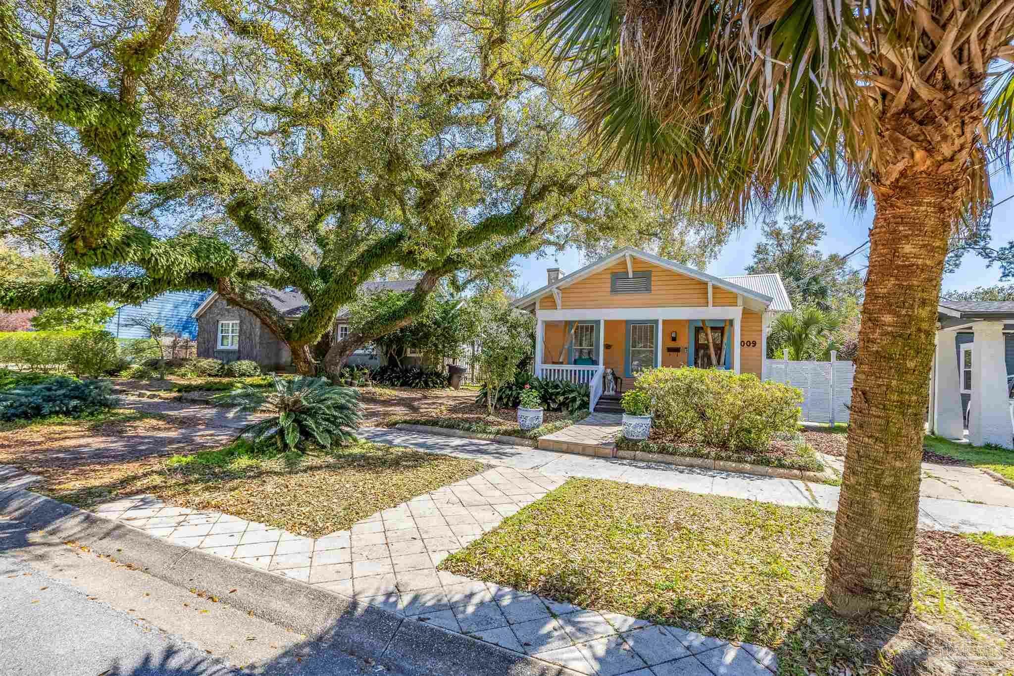 Property Photo: 1009 E Brainerd St FL 32503