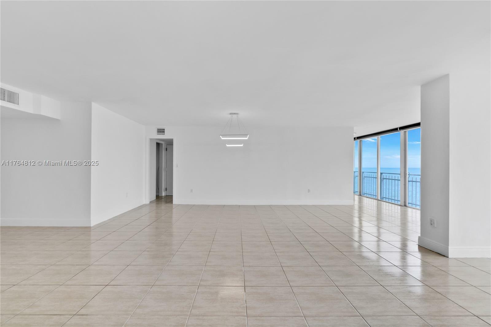 Property Photo: 600 Grapetree Dr 8cs FL 33149